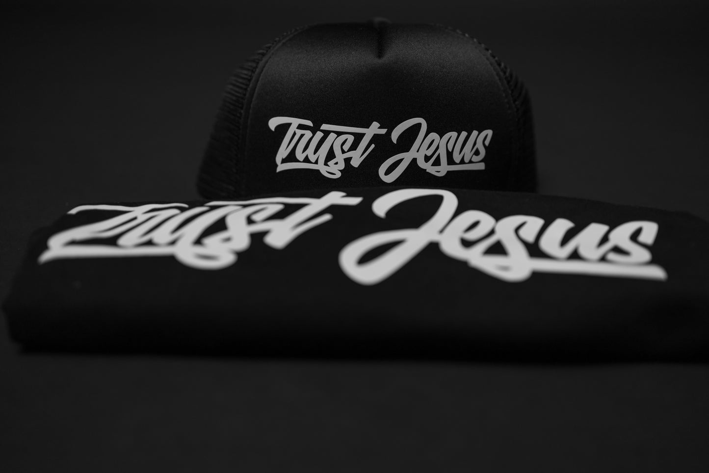 TRUST JESUS BLACK T-SHIRT